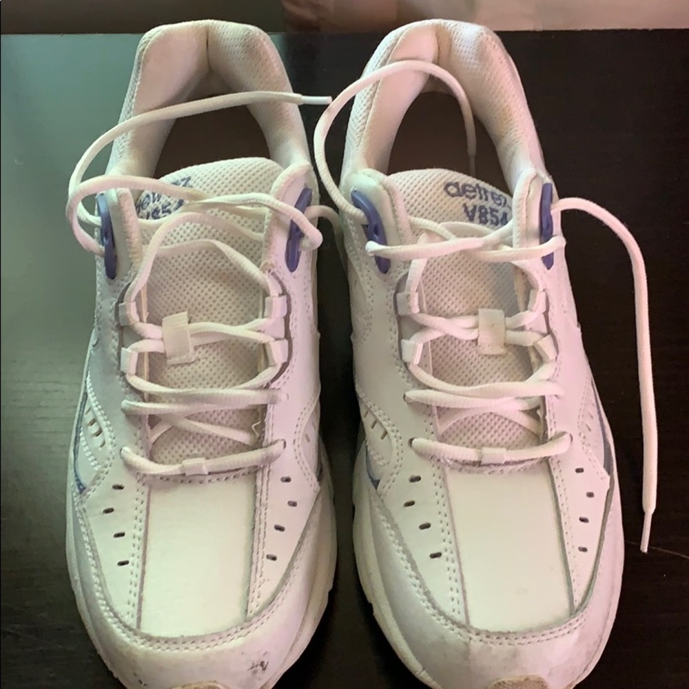 Aetrez athletic shoes